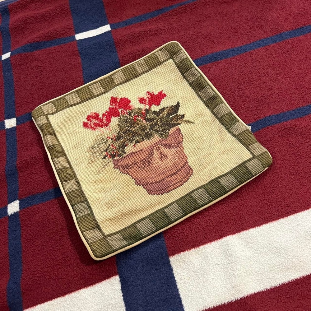 Vtg Loie Needlepoint Geranium flower Bouquet Throw Pillow sham Velvet Backing